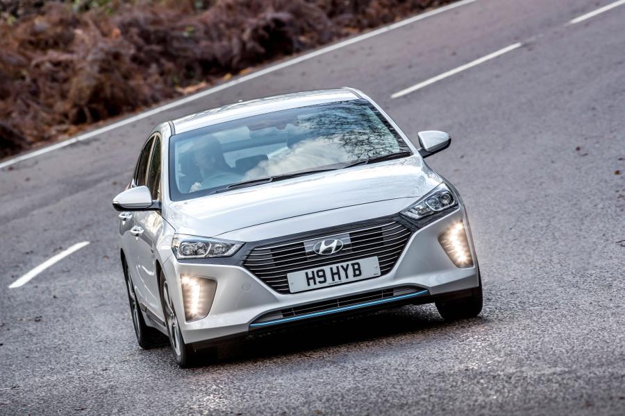  Hyundai IONIQ plug-in hybrid (AE) 2017 года  (UK) (фото 8 из 34)